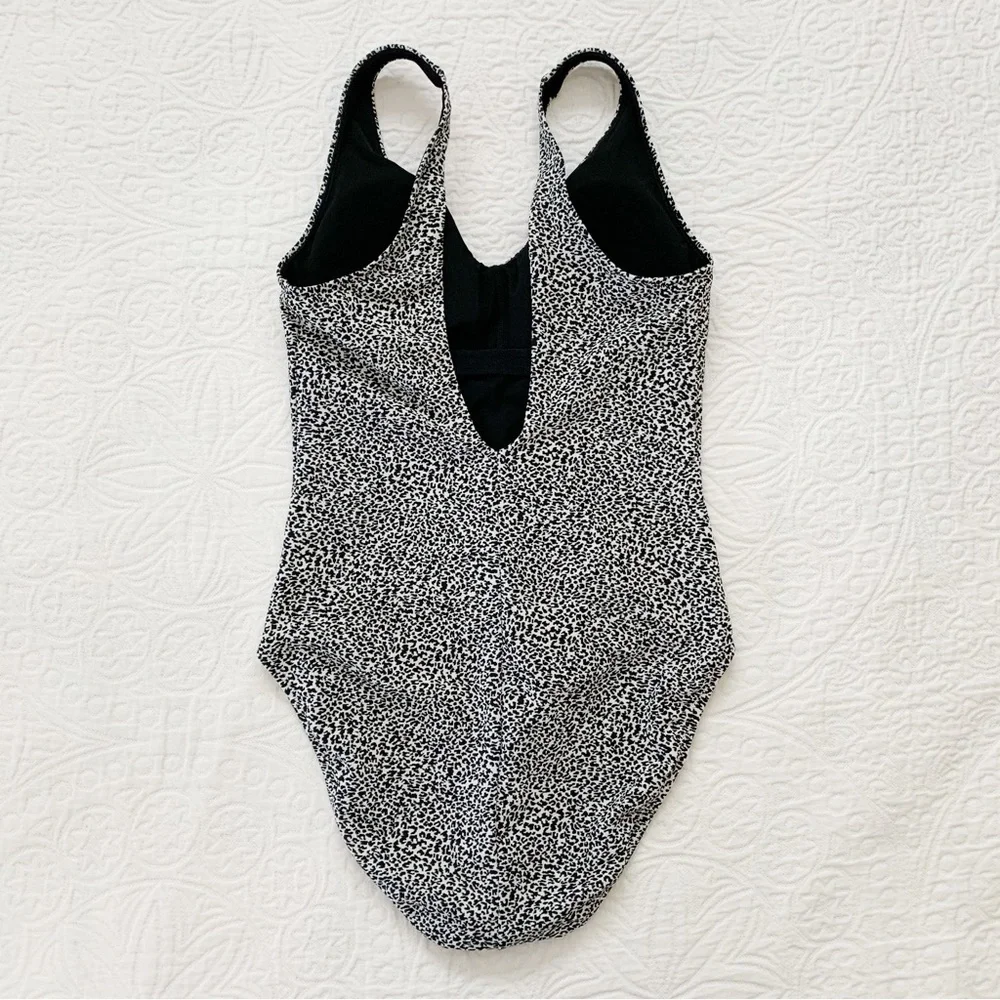 Athleta Seychelles Jacquard Textured One Piece Swimsuit, Black‎ / White